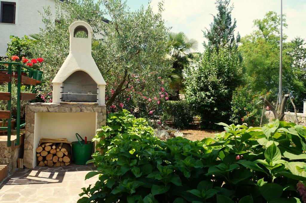 Studio And Apartment Nadia With Garden Porec Room photo