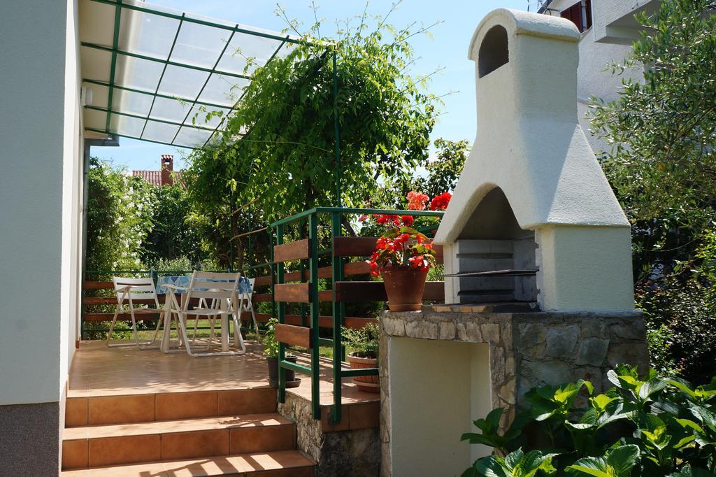 Studio And Apartment Nadia With Garden Porec Room photo