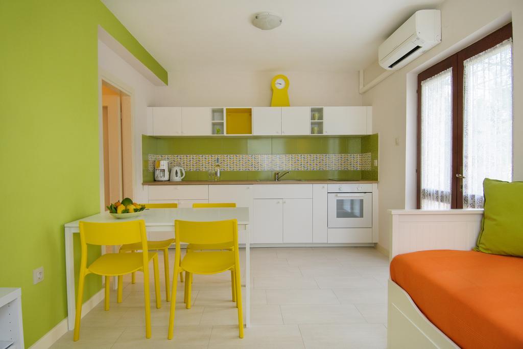 Studio And Apartment Nadia With Garden Porec Exterior photo