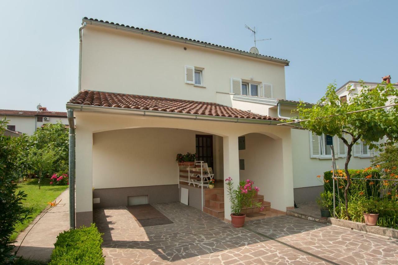 Studio And Apartment Nadia With Garden Porec Exterior photo